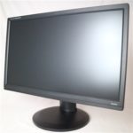 ブルーライト効果でコバエが集るFXモニター