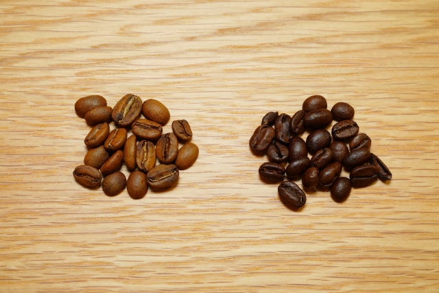 焙煎度合いの違う2種類のコーヒー豆