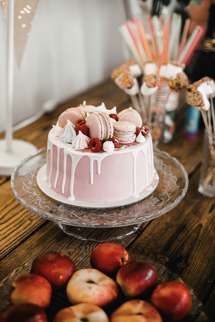 ケーキ、贈り物、お誕生日おめでとう